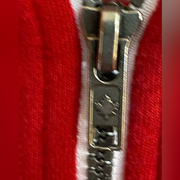 Canadiana Red Zippered Hoodie with Pockets Size M - Picture 8 of 12